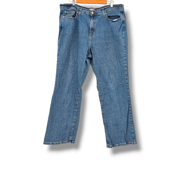 Levi's Women's Plus Stretch 550 Relaxed Boot Cut Denim Jeans Size 22M - Picture 1 of 13